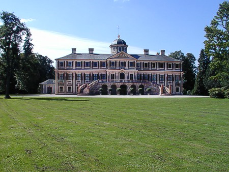 Schloss Favorite von der Gartenseite