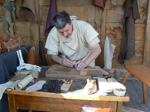 R&ouml;mischer Schuhmacher (Foto: Ursula Heimes)