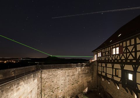 Die Laserskulptur von Walter Giers verband W�scherschloss (im Bild) mit dem Hohenstaufen und Kloster Lorch