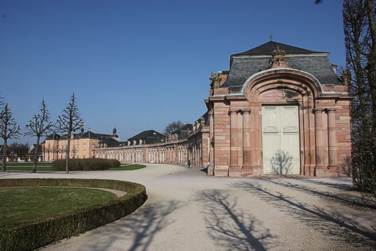 Schloss Schwetzingen: S&uuml;dlicher Zirkelbau und Schloss im M&auml;rz 2012 