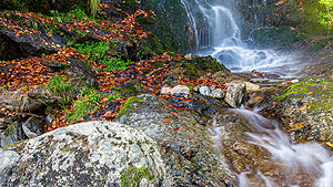 Farbenspiel an den Fahler Wasserfällen