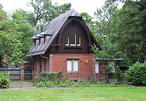 Das sanierte Wächterhaus mit dem neuen Besuchszentrum