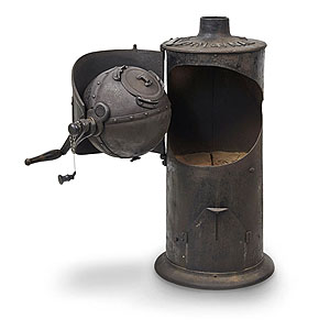 Stehender Kugelröster aus Eisen, 1870er Jahre. Herstellung: Emmericher Maschinenfabrik und Eisengießerei van Gülpen, Lensing und von Gimborn, Deutschland. Leihgabe: Probat-Werke von Gimborn Maschinenfabrik GmbH, Deutschland. Foto © Deutsches Museum