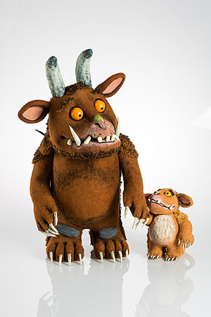 Grüffelo mit Grüffelo-Kind. Bild : Museum für PuppentheaterKultur Bad Kreuznach. Foto: Historisches Museum der Pfalz/ Carolin Breckle