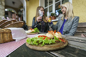 Unterwegs auf dem Natur- und Bierwanderweg Neumarkt. Foto: Deitmar Denger, obt