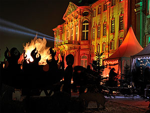 Adventsmarktstimmung vor der Bruchsaler Residenzschloss. Foto: Martin Heintzen, SSG