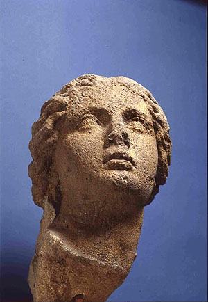 Kopf der Marienstatue von der zerstörten Mariensäule auf dem Altstädter Ring in Prag. Sandsteinskulptur, Jan Jiří Bendl, Prag, 1650. © Praha, Národní muzeum | Foto: Národní muzeum