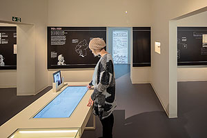 Hotel Silber. Blick in die Ausstellung. Foto: Haus der Geschichte Baden-Württemberg / Rose Hajdu