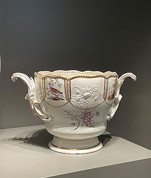 Porzellanmanufaktur Frankenthal: Butterschale und Flaschenkühler aus dem Mannheimer Hofservice. Schloss Mannheim, Schlossmuseum. Fotos: kulturer.be
